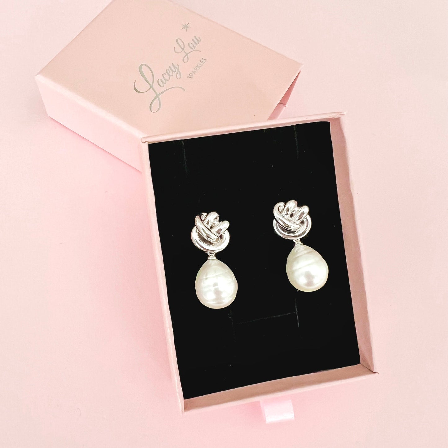 Lovers Knot Spanish Pearl Earrings - Ivory / Gold